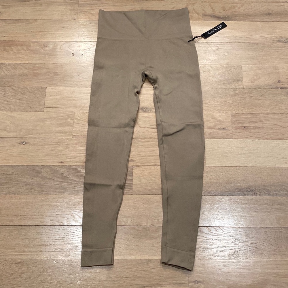NWT — SET Active SCULPTFLEX Leggings in Sand